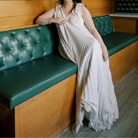 RARE VINTAGE - Lucie Ann Pleated Robe in Ivory - Size Small - Picture 2 of 16